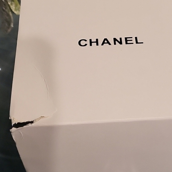 Chanel White Holiday Snow Globe - Picture 8 of 8